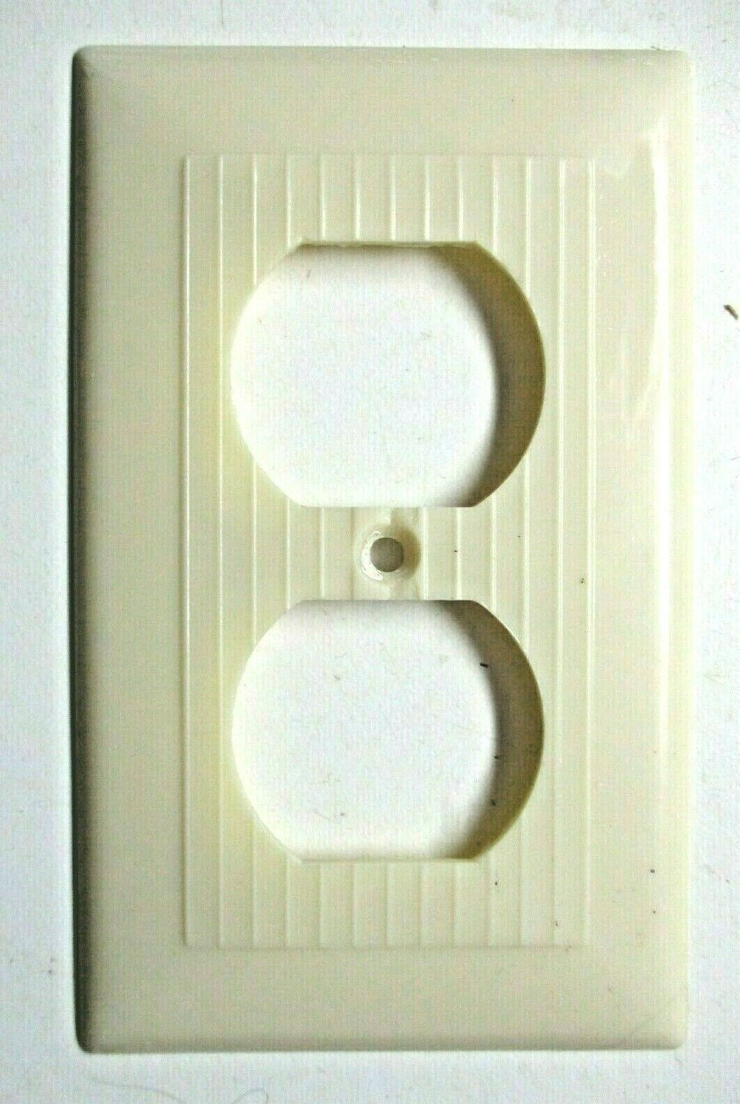Snapit Beige Bakelite Ribbed Lines In Rectangle Outlet Wall Plate Box Cover Vtg